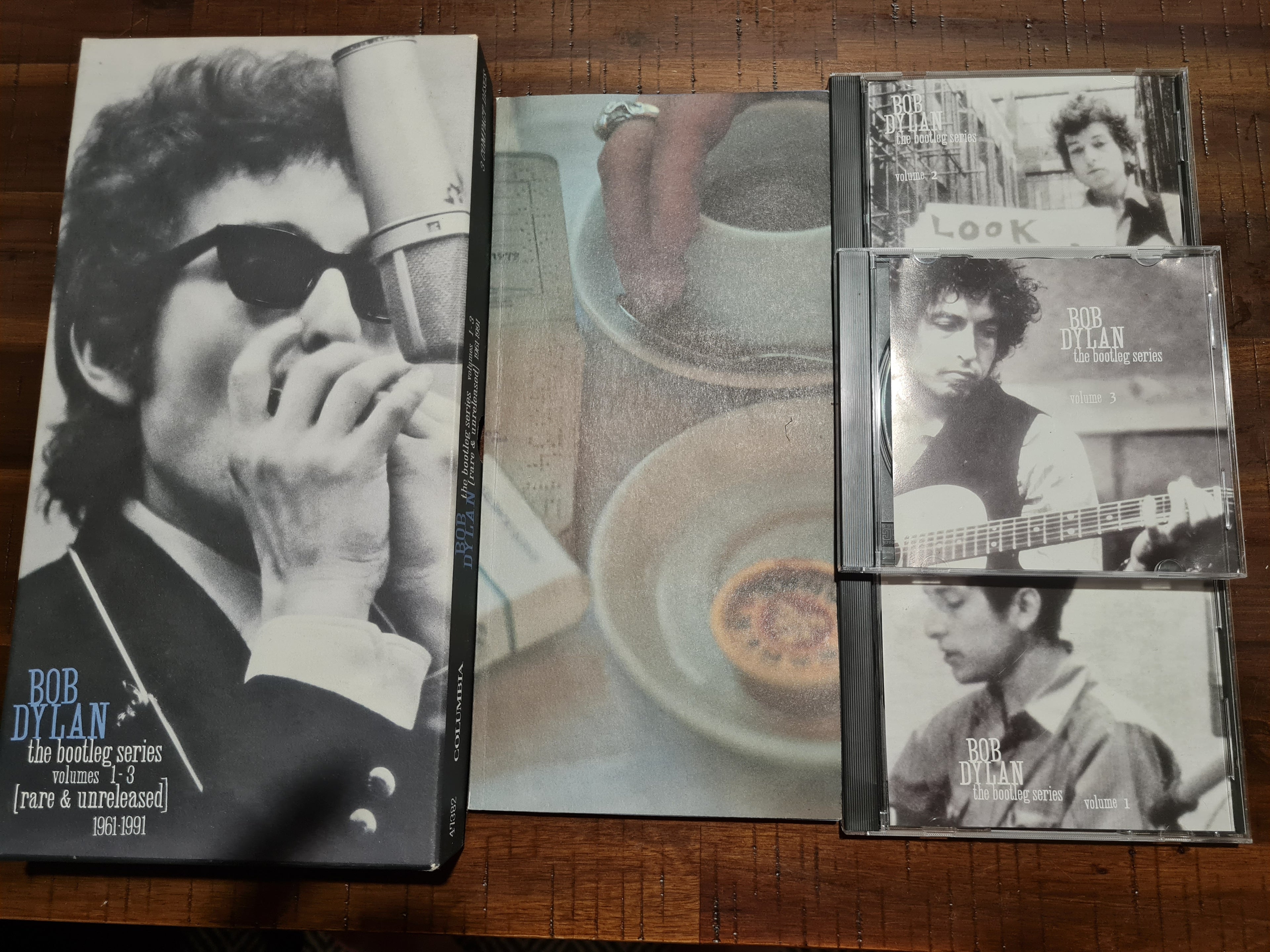Bob Dylan - Bootleg Series Vol I,II,II (3CD long box with book) 1991